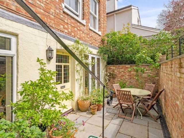 Apartment for rent in St James, Sandown Park