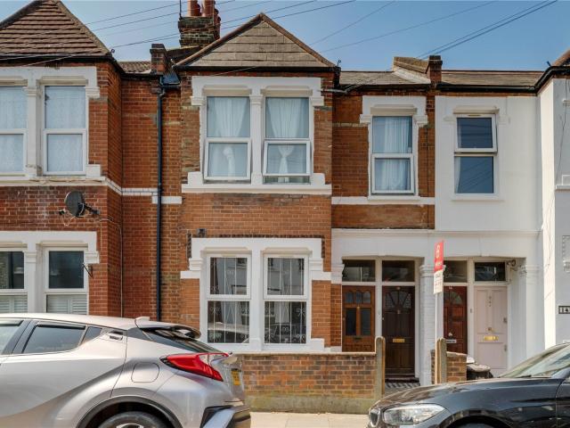 Apartment for rent in Furzedown, Greater London