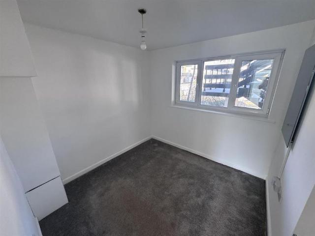 Apartment for rent in Penwartha Coombe, Cornwall