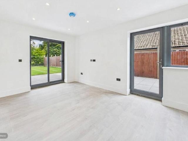 Apartment for rent in High Wycombe Community Board, Flackwell Heath