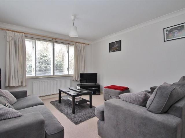 Apartment for rent in Horsell, Woking