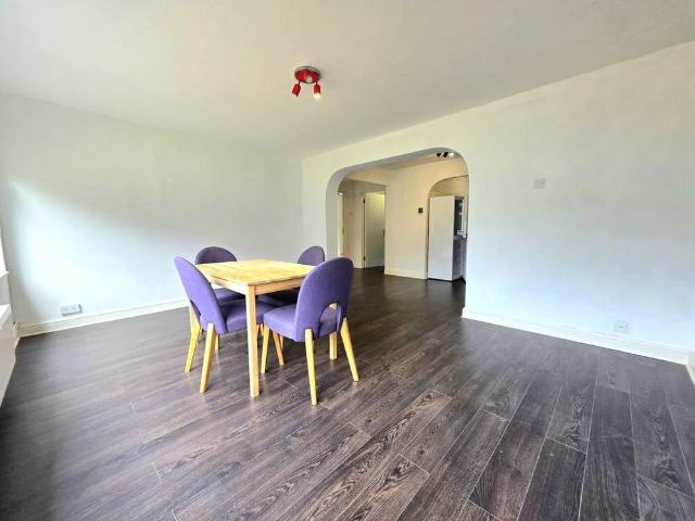 Apartment for rent in Harrow Weald, Greater London