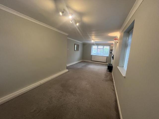 Apartment for rent in Hampton Hill, Greater London