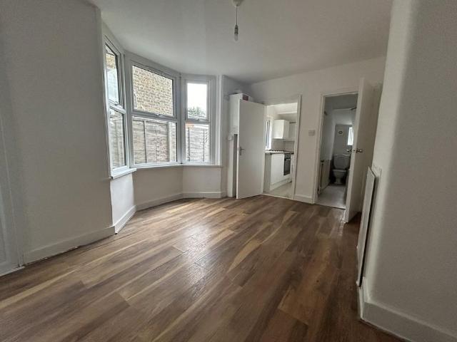 Apartment for rent in London Borough of Enfield, Greater London