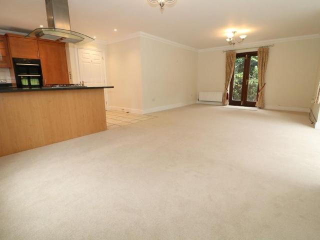 Apartment for rent in Pachesham Park, Surrey