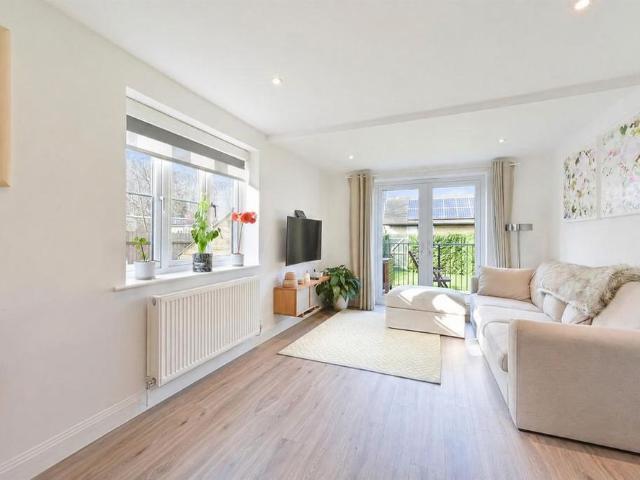 Apartment for rent in London Borough of Croydon, Waddon
