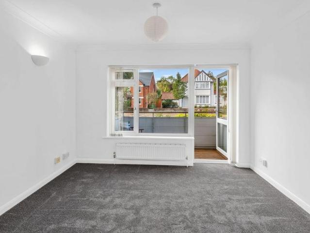 Apartment for rent in Elmbridge, Surrey