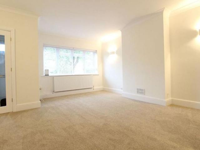 Apartment for rent in Perryfields, West Sussex