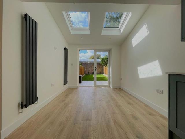 Apartment for rent in London Borough of Merton, South Wimbledon