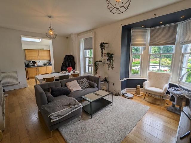 Apartment for rent in Olive Mount, Calderstones