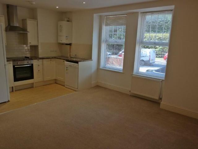 Apartment for rent in Perryfields, West Sussex