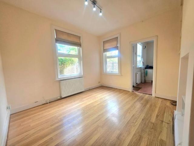 Apartment for rent in Low Fold, Bradford