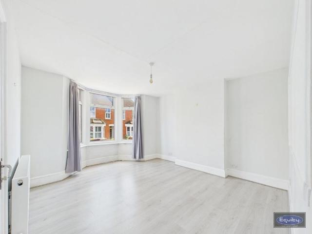 Apartment for rent in Frognal, Greater London