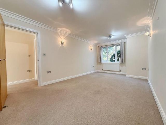 Apartment for rent in Penn Hill, Poole