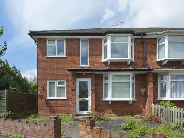Maisonette for rent in Cat Hill