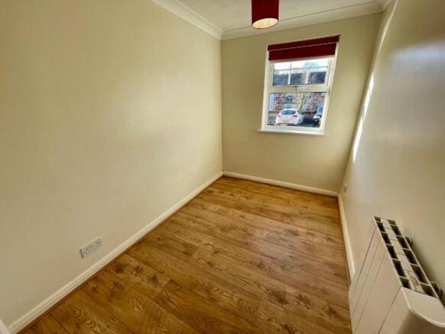 Maisonette for sale in Luton