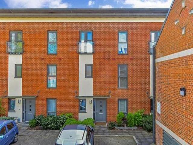 House for sale in Chichester, Littlecote