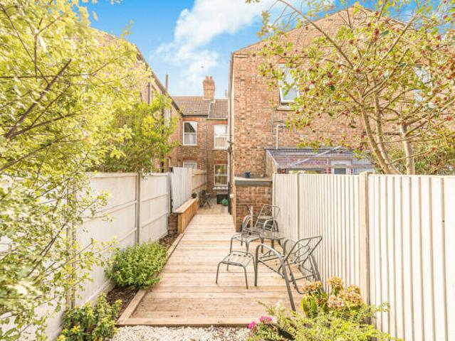 Maisonette for sale in Lower Edmonton, Greater London