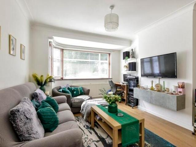 Maisonette for sale in North Watford, Hertfordshire