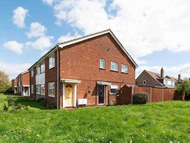 House for sale in Chessington