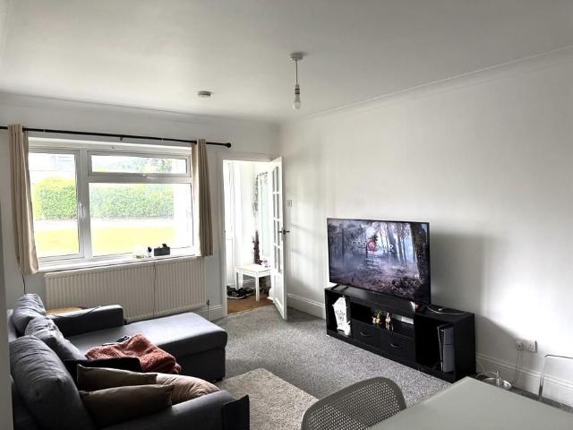 House for rent in Row Town, Surrey