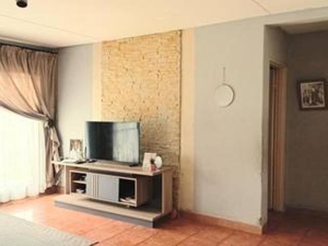 Townhouse for rent in Vosloorus, Gauteng