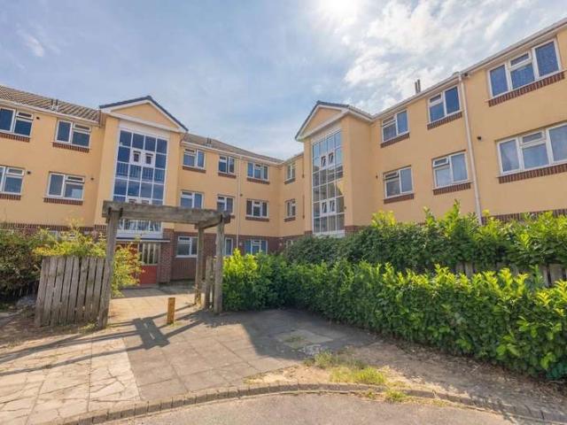 Maisonette for sale in Slough