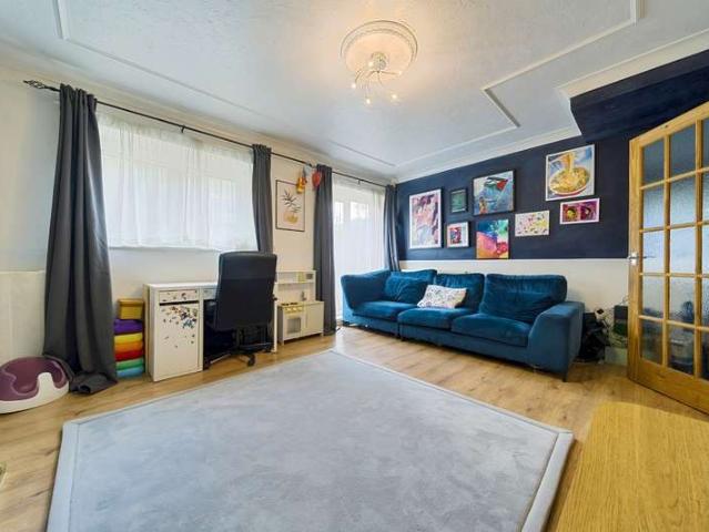 Maisonette for sale in Charlton Riverside, Greater London