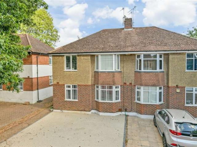 Maisonette for sale in Red Hill, Surrey