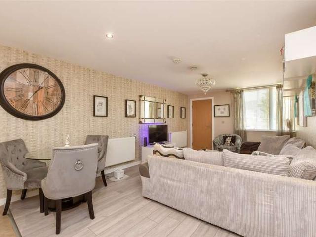 Maisonette for sale in Red Hill, Surrey