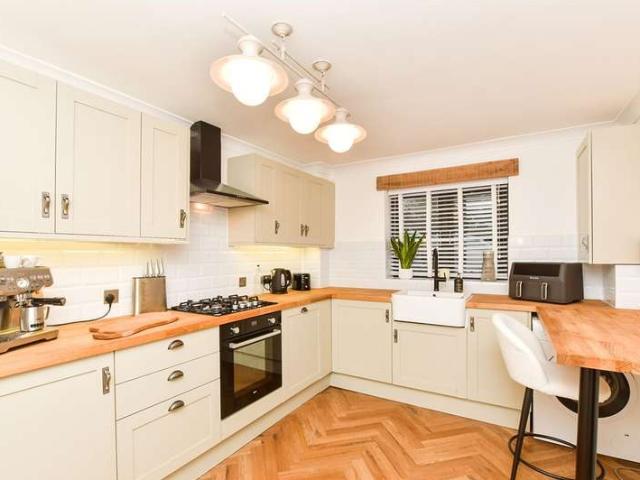 Maisonette for sale in Tower Hill, Pachesham Park
