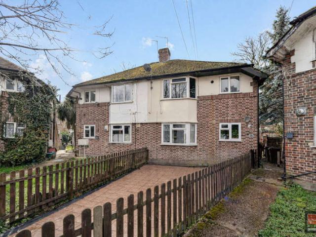 Maisonette for sale in London Borough of Hounslow, Greater London