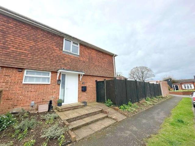 Maisonette for rent in Pachesham Park, Surrey