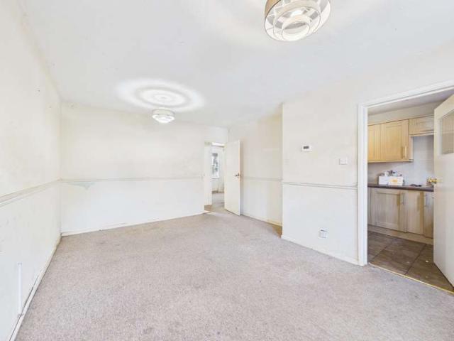 Maisonette for sale in Tadley Hill, Basingstoke and Deane