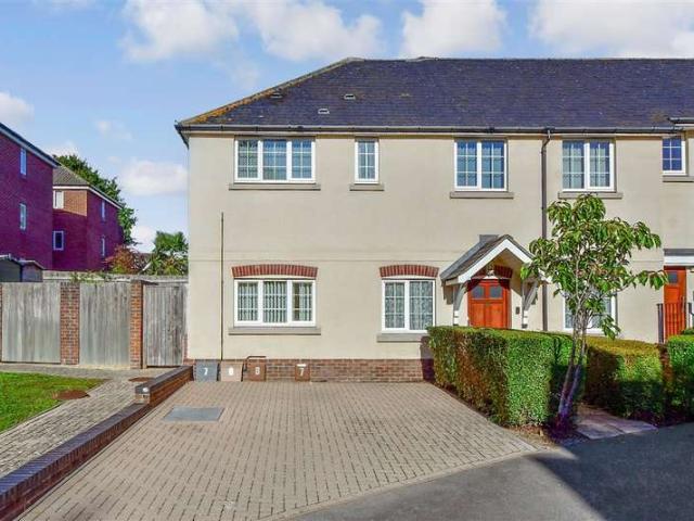 Maisonette for sale in Spring Vale, Hampshire