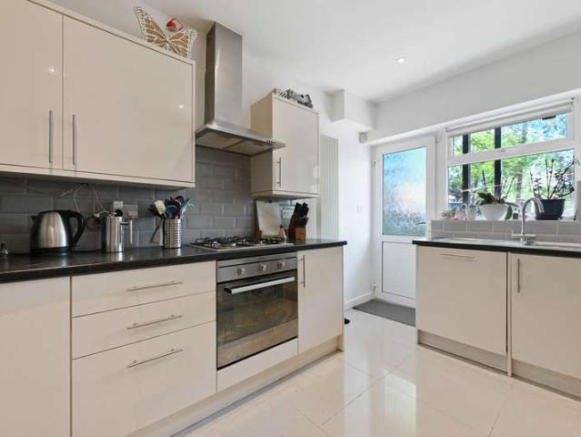 Maisonette for rent in Wealdstone, Greater London