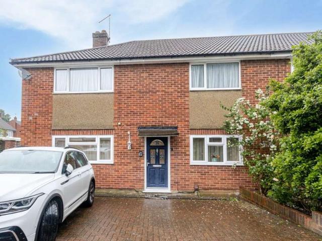 Maisonette for sale in North Watford, Hertfordshire