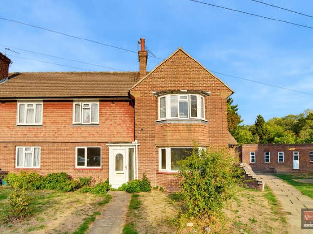 Maisonette for sale in Staines-upon-Thames, Surrey