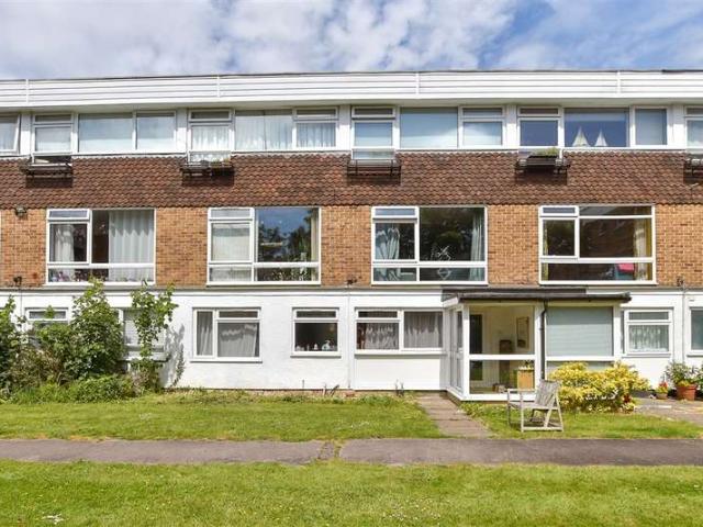 Maisonette for sale in Red Hill, Surrey