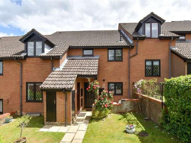 Maisonette for sale in Tower Hill, Pachesham Park