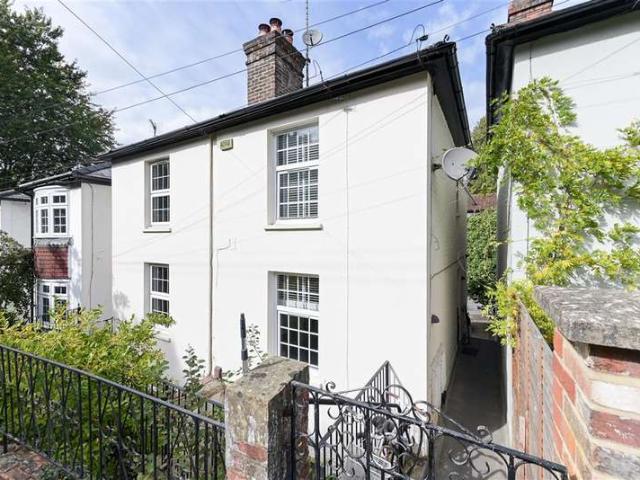 Maisonette for sale in Tower Hill, Pachesham Park