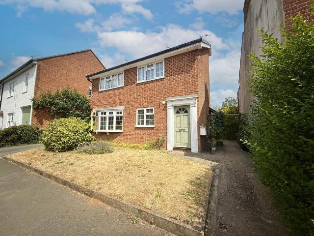 Flat for sale in Lower Ascott, Buckinghamshire