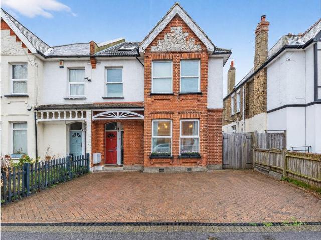 Flat for sale in Woodcote Green, Greater London