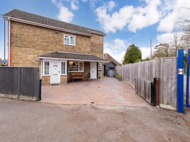 Flat for sale in Clewer Village, Windsor