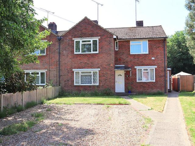 Flat for sale in Heol-las, Surrey
