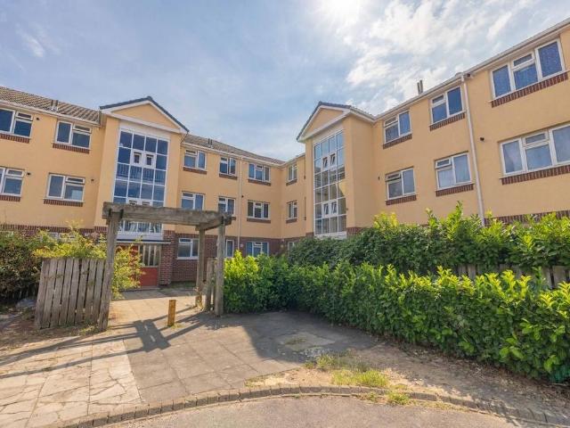 Flat for sale in Slough