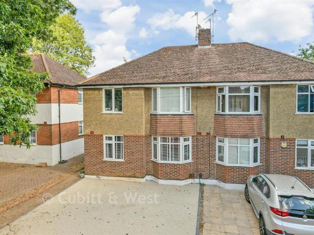 Flat for sale in Red Hill, Surrey