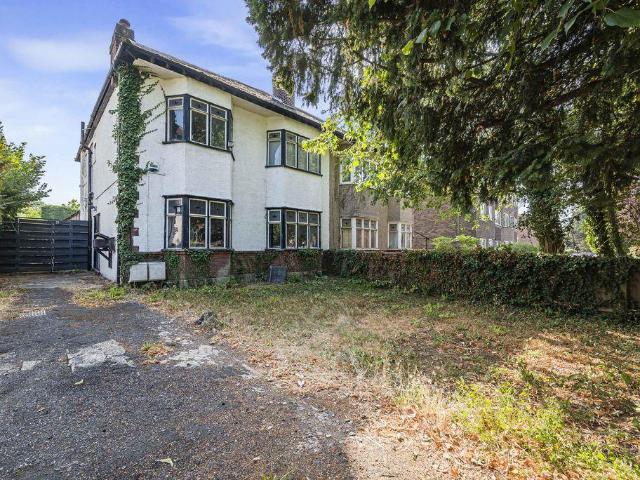 Flat for sale in London Borough of Bexley, Greater London