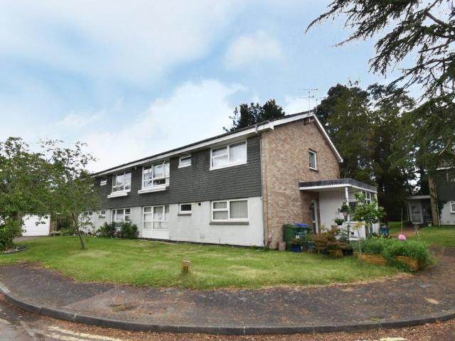 Flat for sale in Blackhills, Surrey