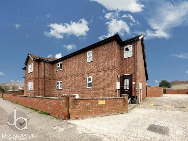 Flat for sale in Fordham Heath, Essex